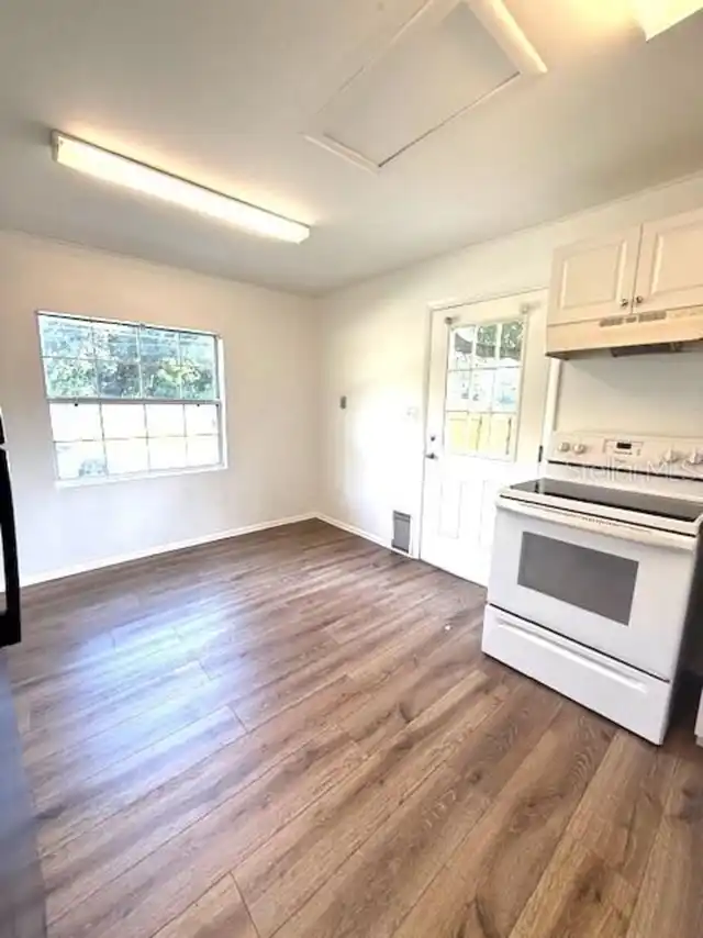 Listing Photo 8