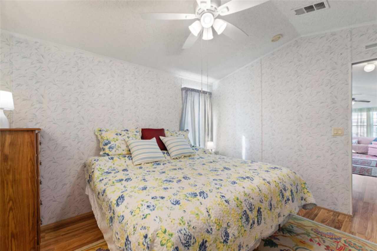 Listing Photo 14