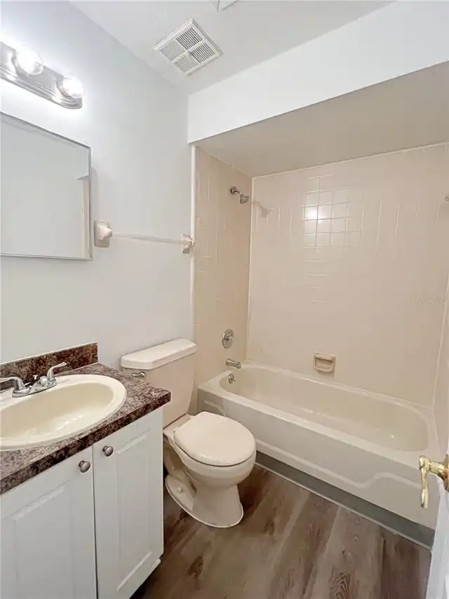 Listing Photo 12