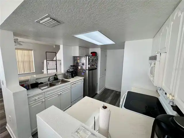 Listing Photo 12