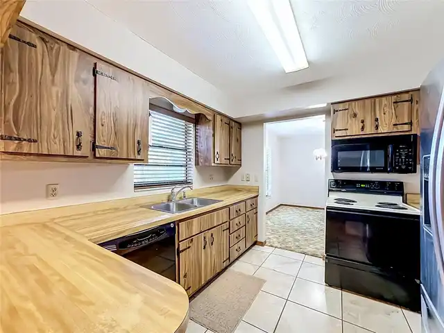 Listing Photo 11