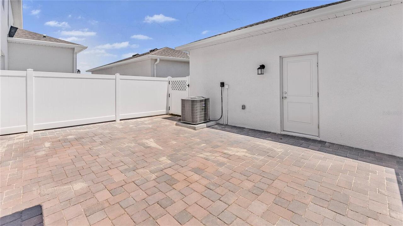 Listing Photo 12
