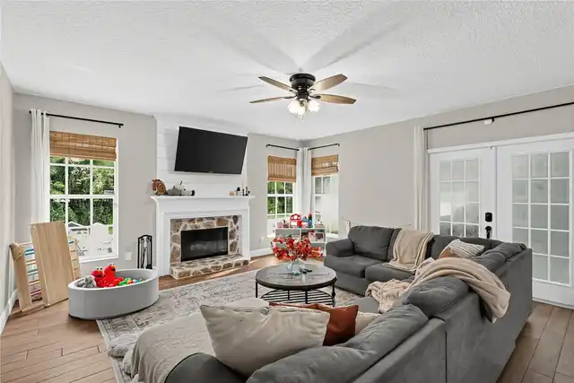 Listing Photo 11