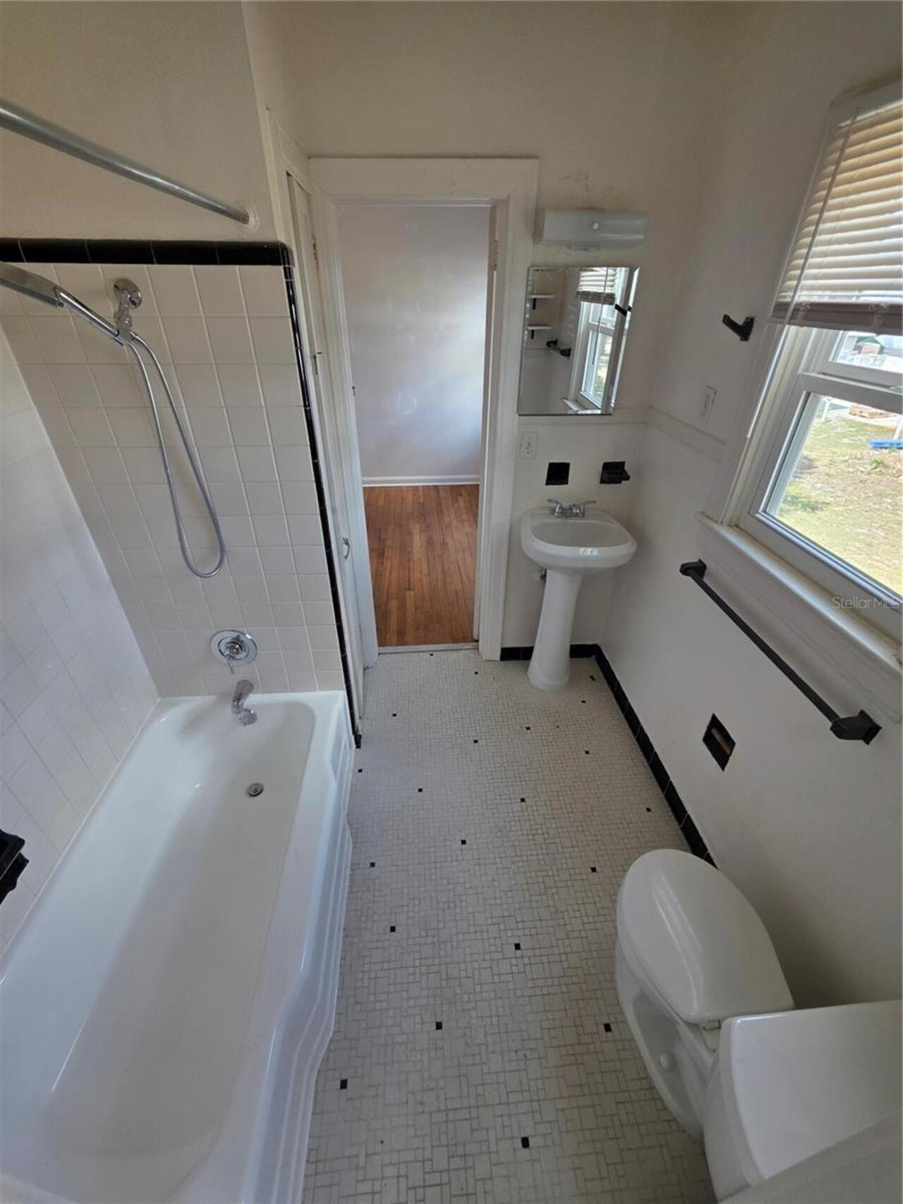 Listing Photo 11