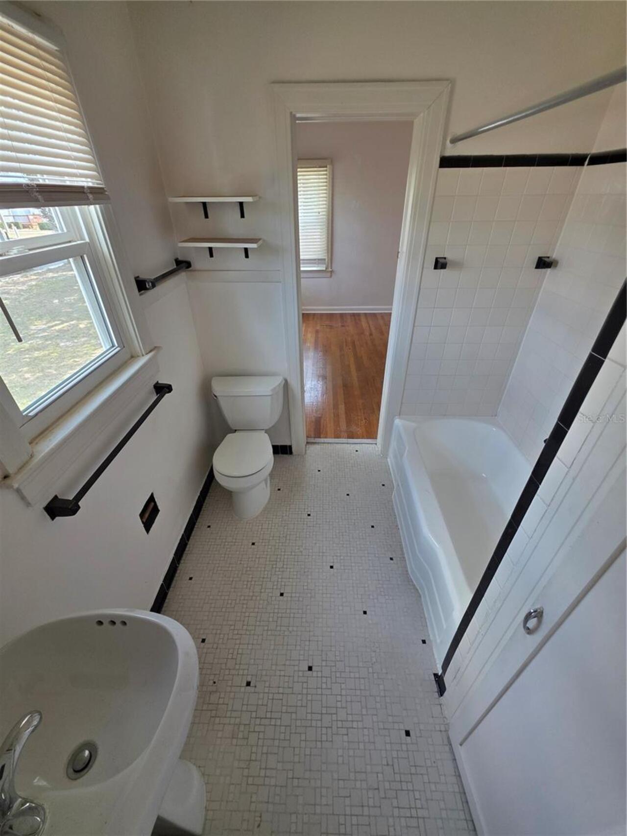 Listing Photo 12
