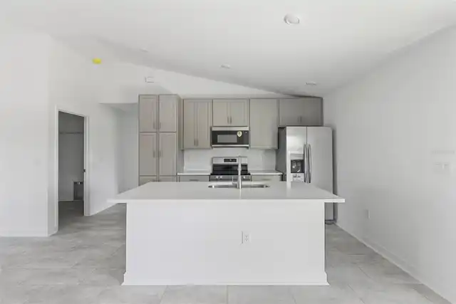 Listing Photo 14