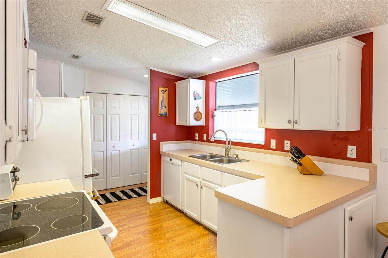 Listing Photo 12