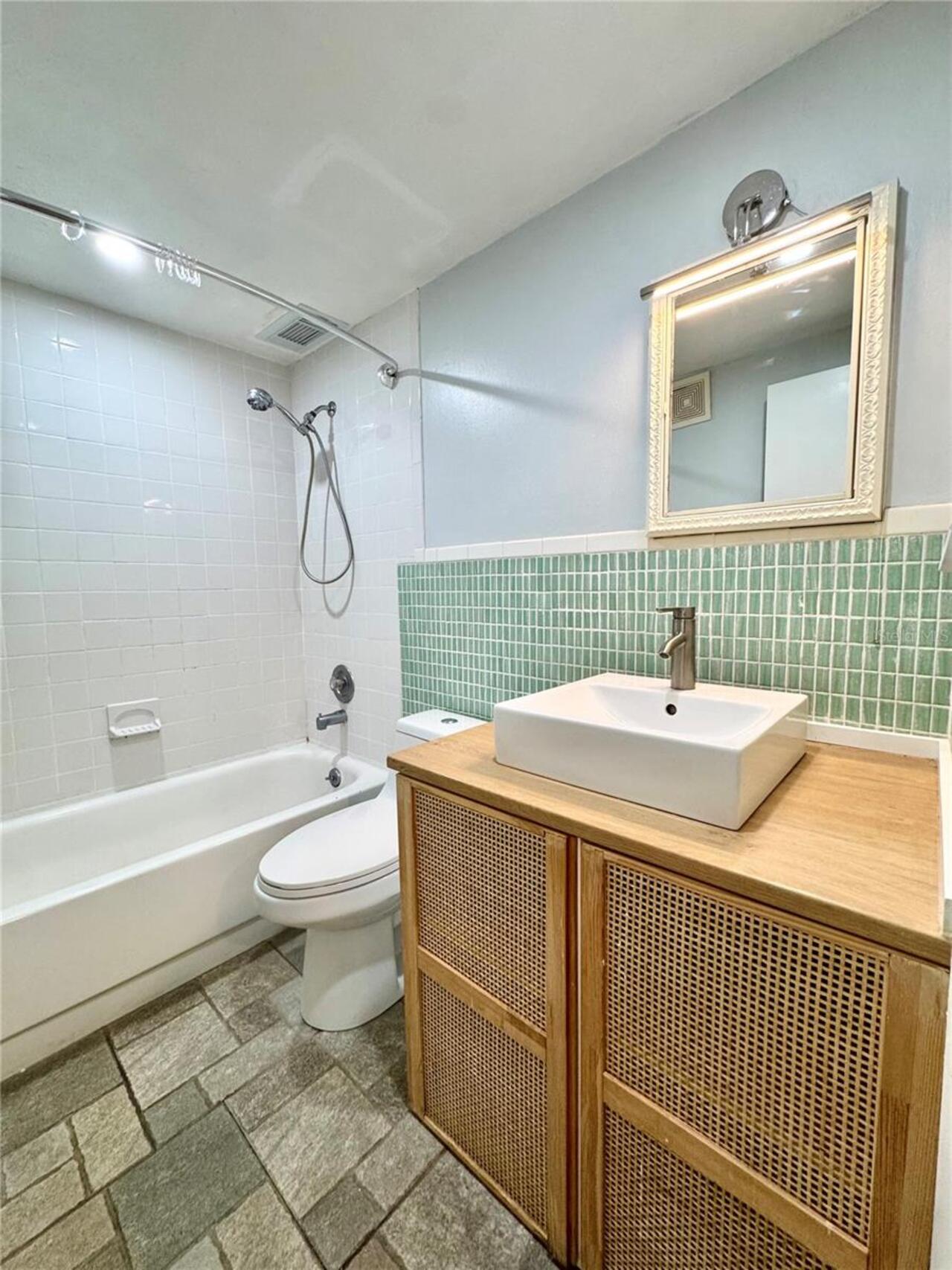 Listing Photo 8