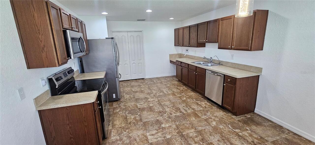Listing Photo 8