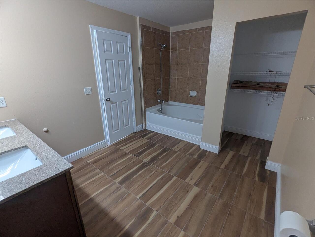 Listing Photo 14