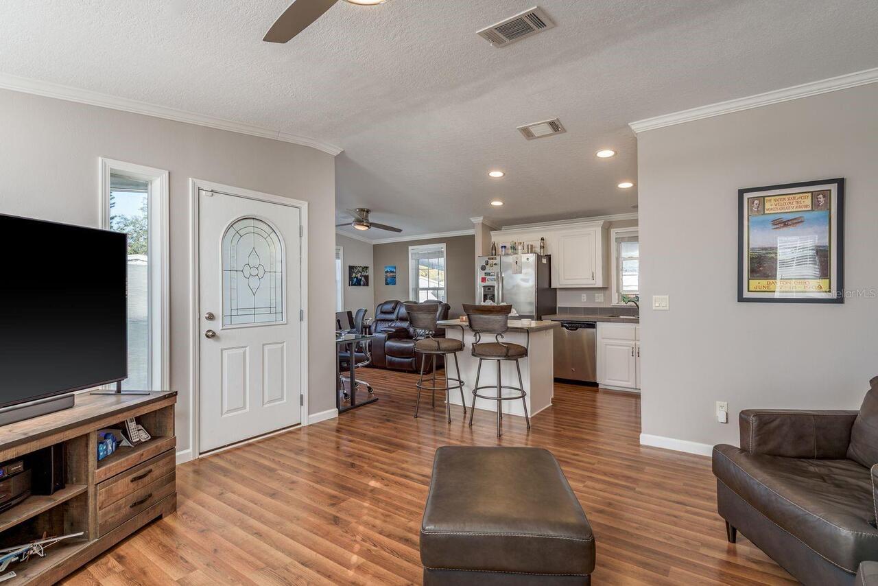 Listing Photo 11