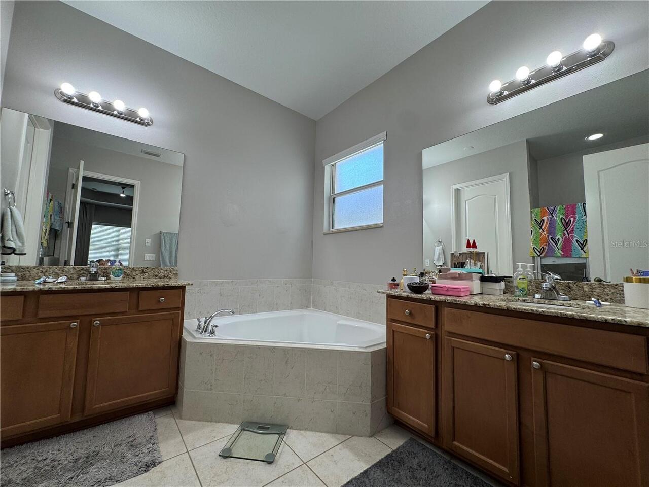 Listing Photo 9