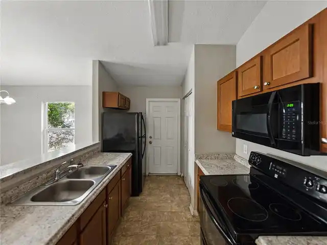 Listing Photo 10
