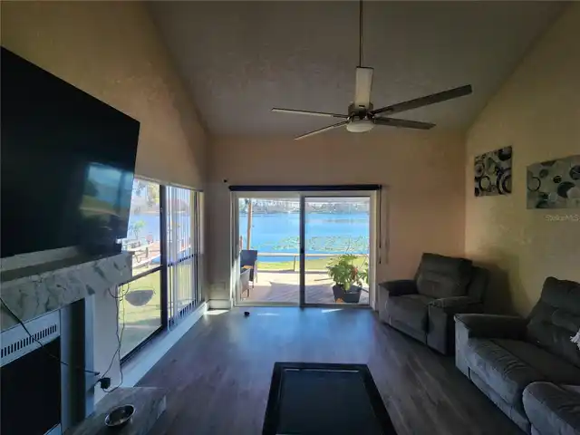 Listing Photo 12