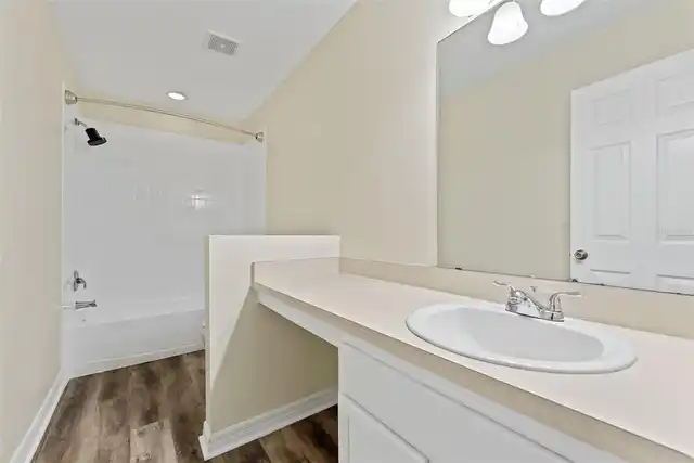 Listing Photo 14