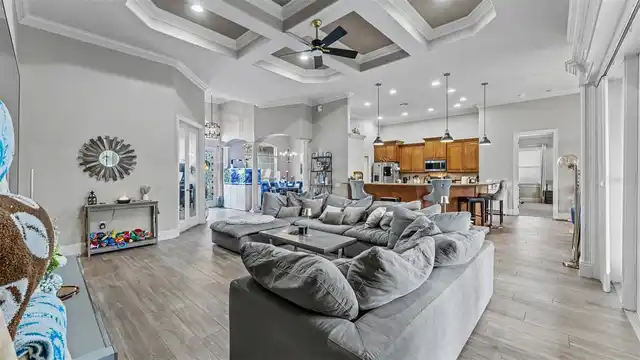 Listing Photo 8