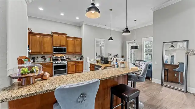 Listing Photo 10
