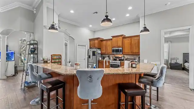 Listing Photo 11