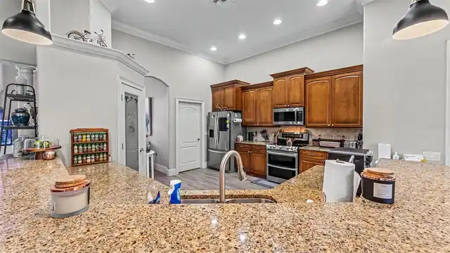 Listing Photo 12