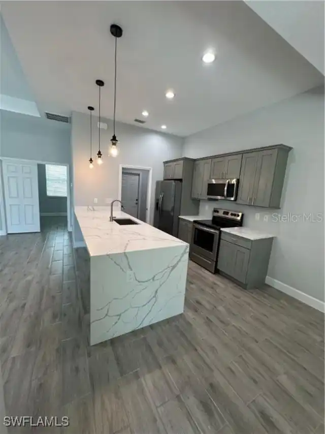 Listing Photo 8