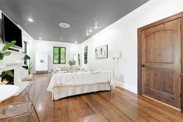 Listing Photo 9
