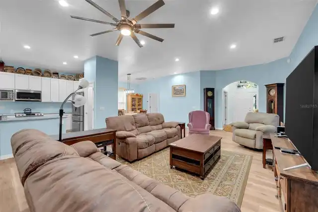 Listing Photo 8