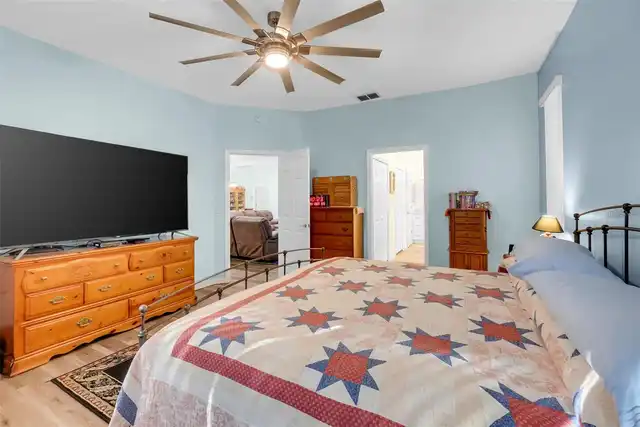 Listing Photo 17