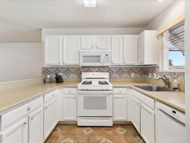 Listing Photo 7