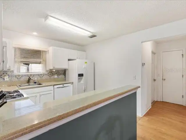 Listing Photo 9