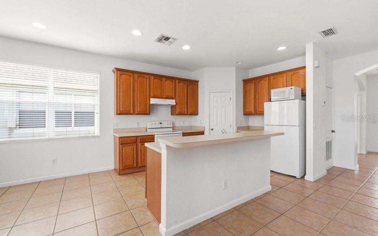 Listing Photo 12