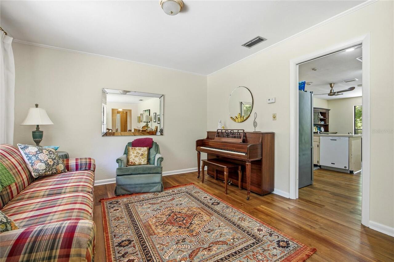 Listing Photo 16