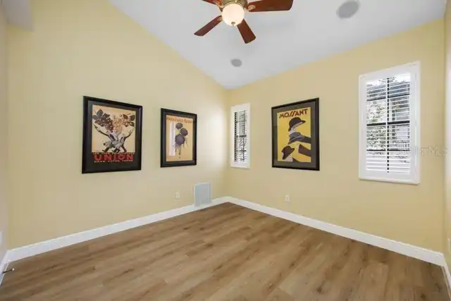 Listing Photo 12