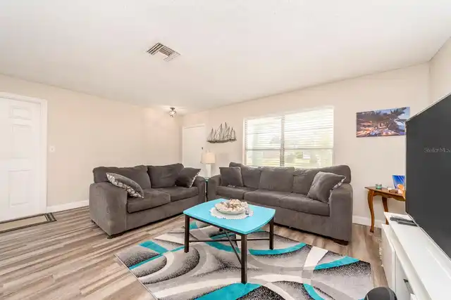 Listing Photo 8