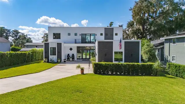 4BR, Home, 5BA, $3,250,000
Read More