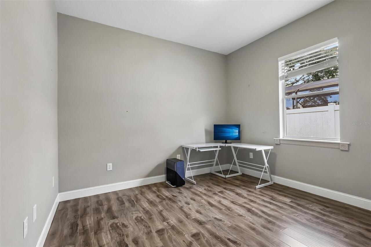 Listing Photo 12