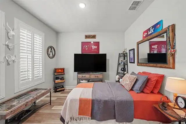Listing Photo 8