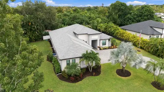 Listing Photo 10