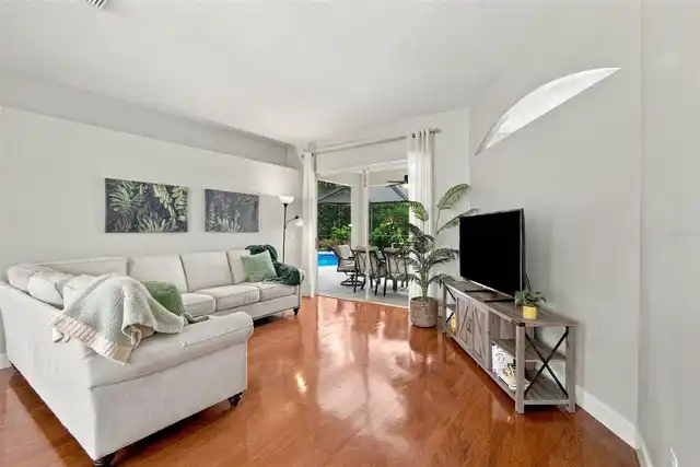 Listing Photo 11