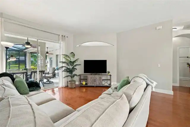 Listing Photo 12