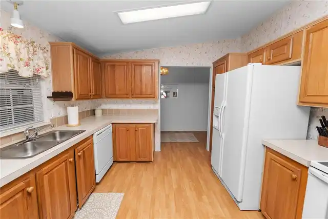 Listing Photo 8