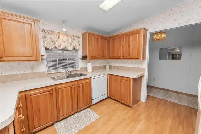 Listing Photo 9