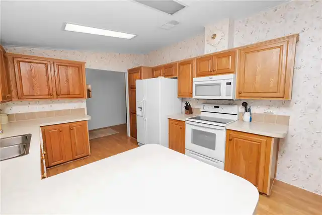 Listing Photo 11