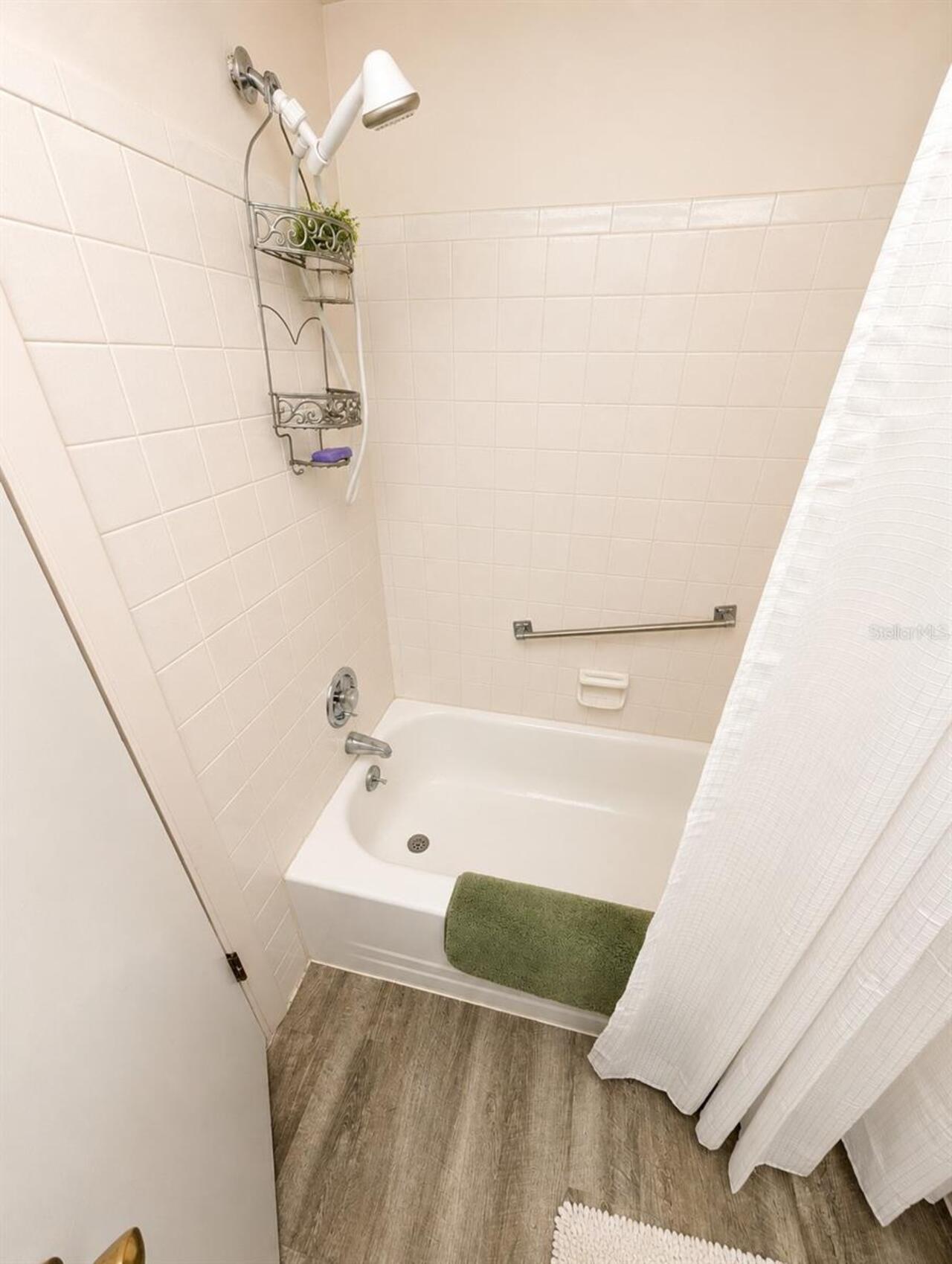 Listing Photo 12