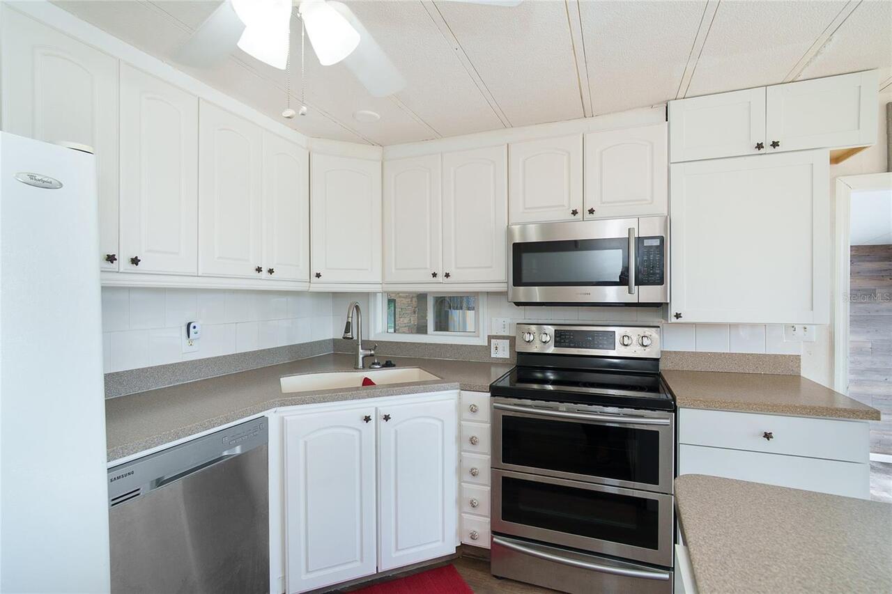 Listing Photo 12