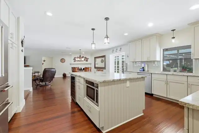 Listing Photo 11