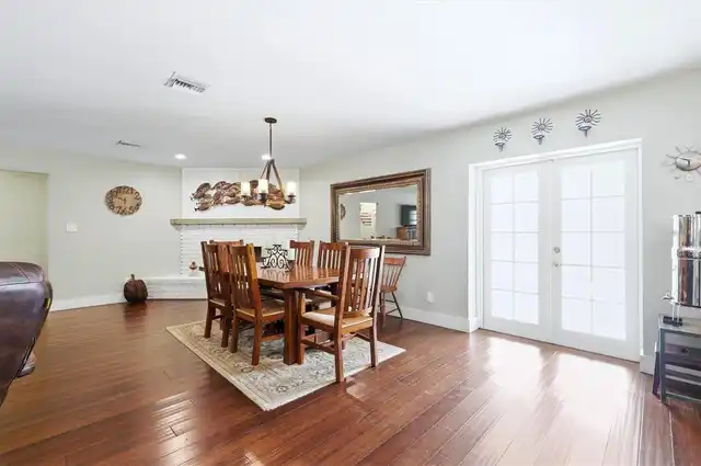 Listing Photo 12