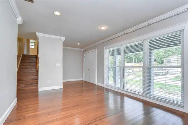 Listing Photo 7