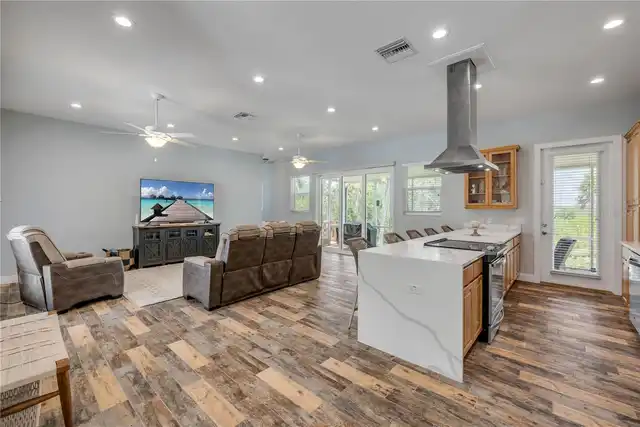 Listing Photo 10