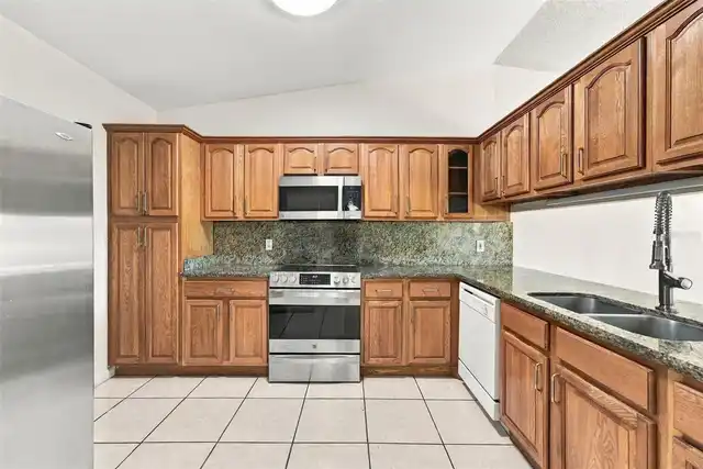 Listing Photo 15