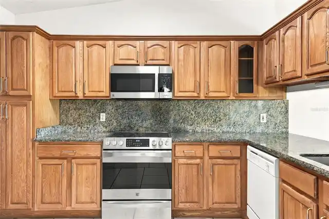 Listing Photo 16